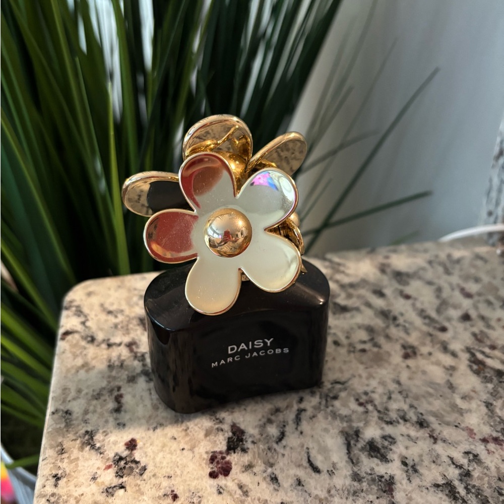 Marc Jacobs Daisy with Gold and Cream Floral Cap 1.7 fl oz